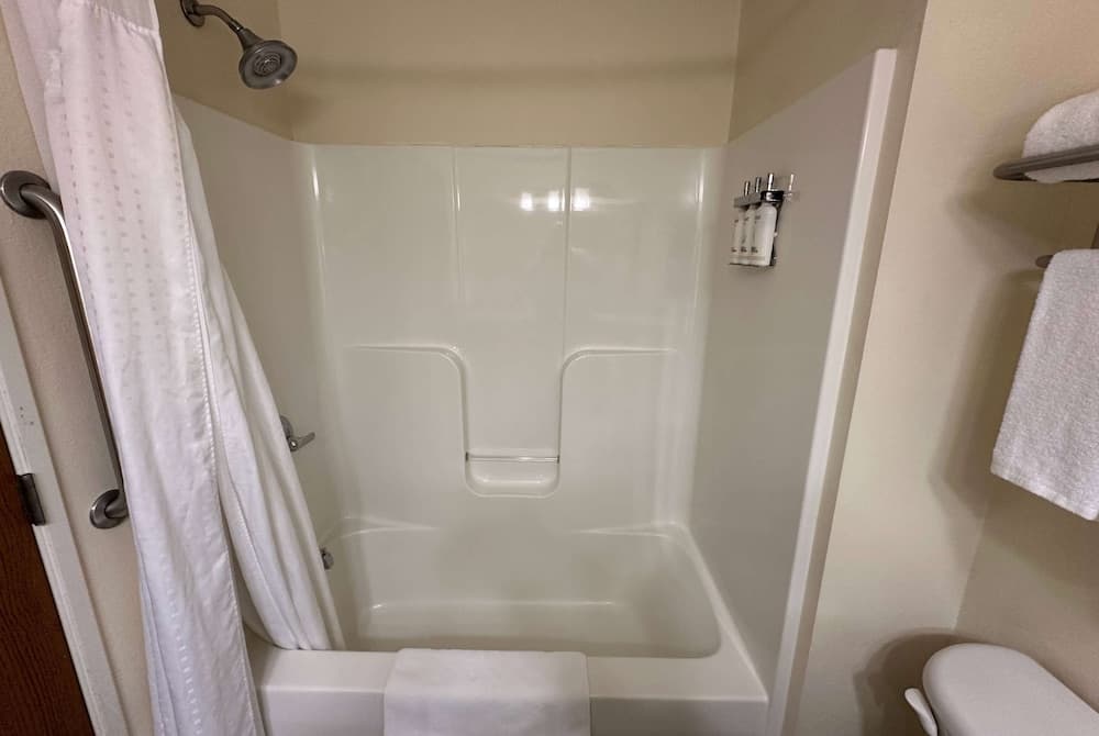 Wingate by Wyndham Newell property views in Newell, WV — gallery photo 3