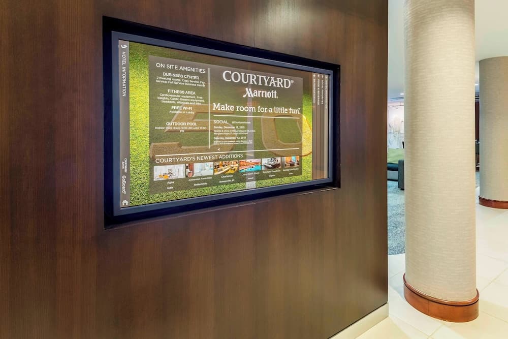 Courtyard by Marriott Fort Myers I-75/Gulf Coast Town Center interior in Fort Myers, FL — gallery photo 2