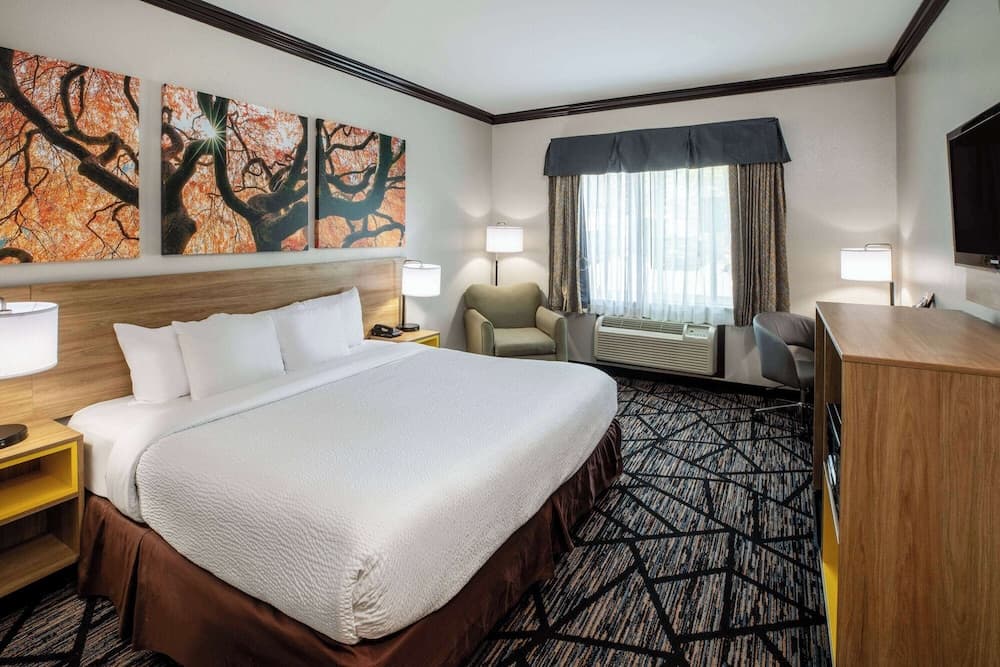 Days Inn by Wyndham Baton Rouge/I-10 property views in Baton Rouge, LA — gallery photo 3