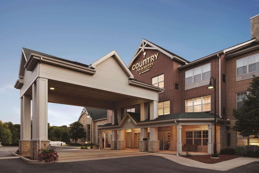 Country Inn & Suites by Radisson, Madison Southwest, WI featured exterior or lobby in Madison, WI — similar hotel