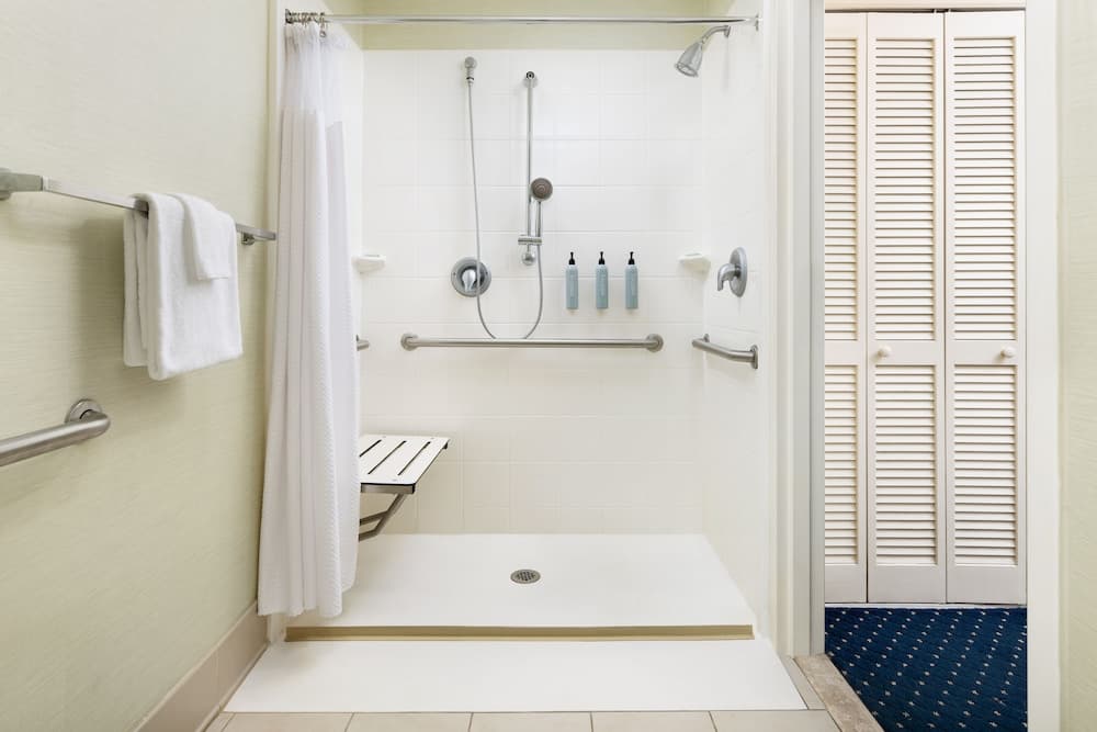 Courtyard Flint by Marriott property views in Flint, MI — gallery photo 3