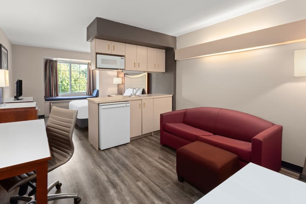 Americas Best Value Inn & Suites Racine gallery photo in Mount Pleasant, WI — image 37
