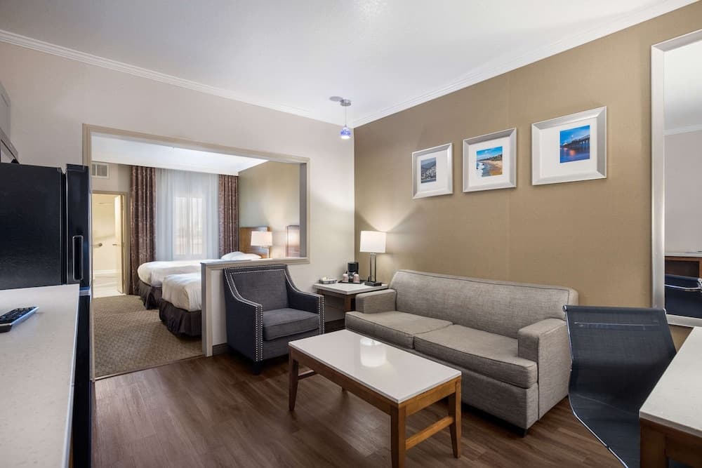 MainStay Suites John Wayne Airport by Choice Hotels gallery photo in Santa Ana, CA — image 19