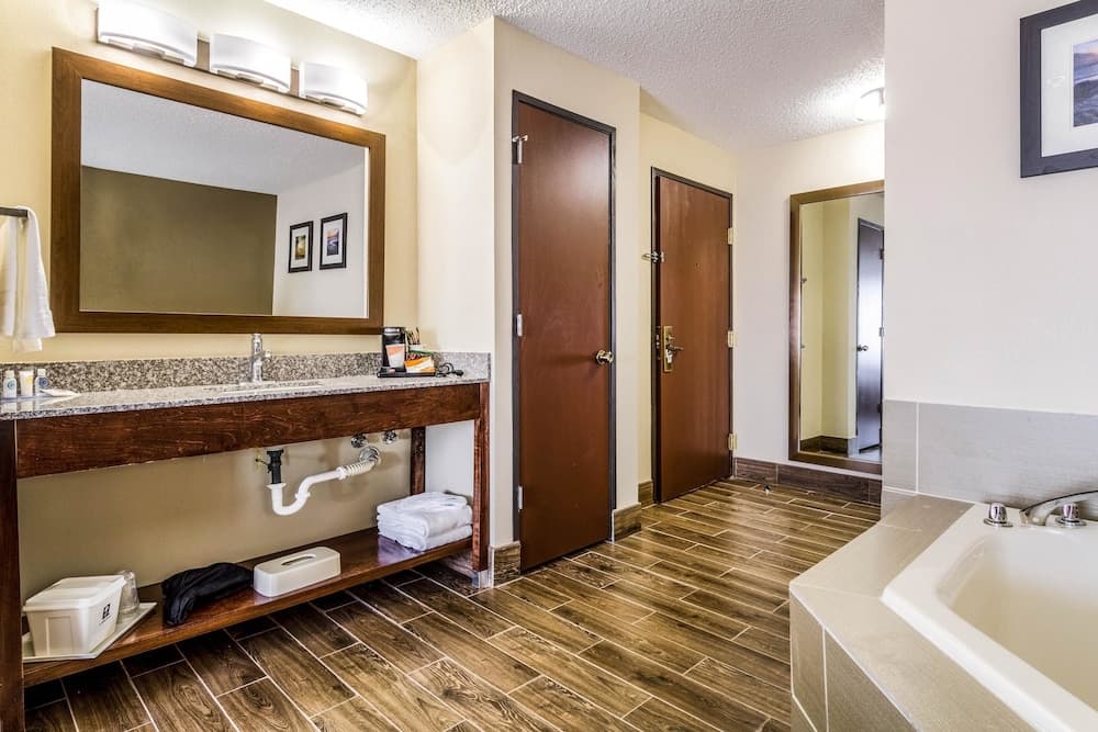 Comfort Inn Norwalk - Sandusky property views in Norwalk, OH — gallery photo 3