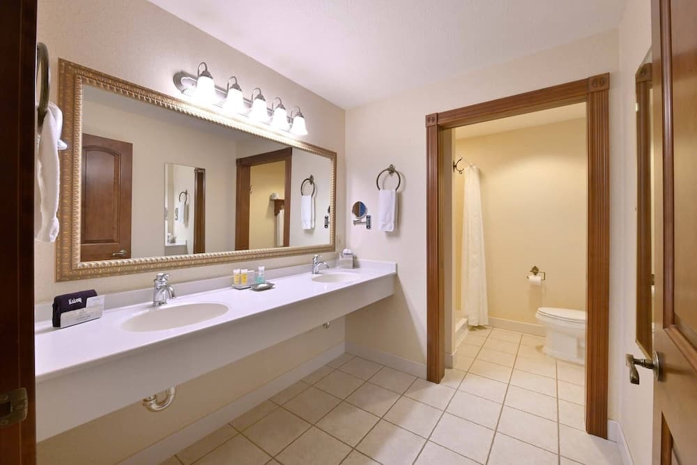 Carlisle Inn Sugarcreek property views in Sugarcreek, OH — gallery photo 3