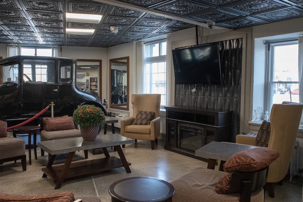 Hotel Chataura gallery photo in Dearborn, MI — image 32
