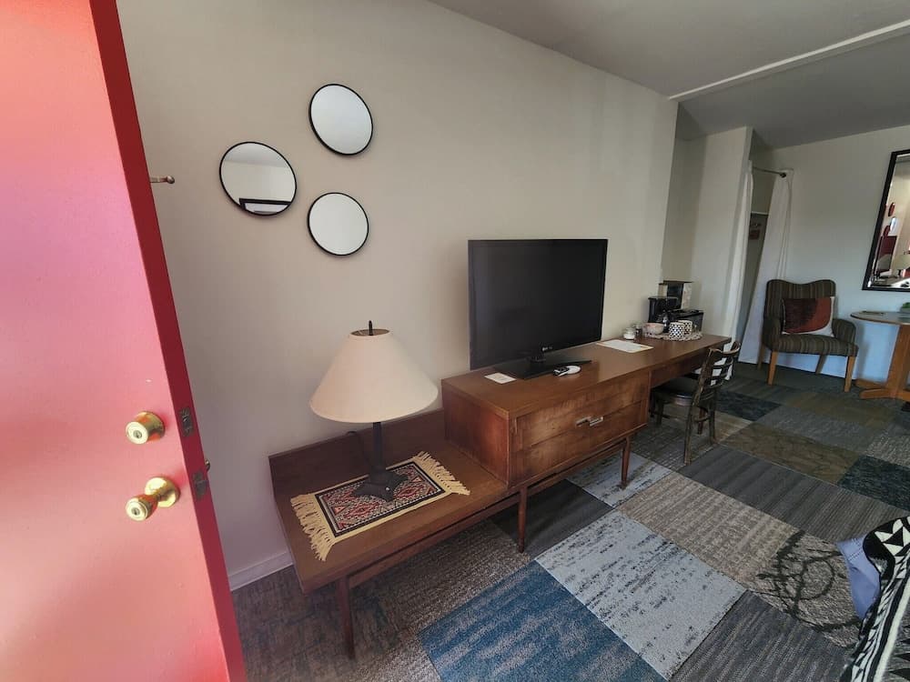Southwest Motel interior in Grants, NM — gallery photo 2