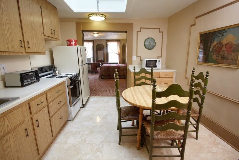 Schwartz's Inn property views in Kingston, NY — gallery photo 3