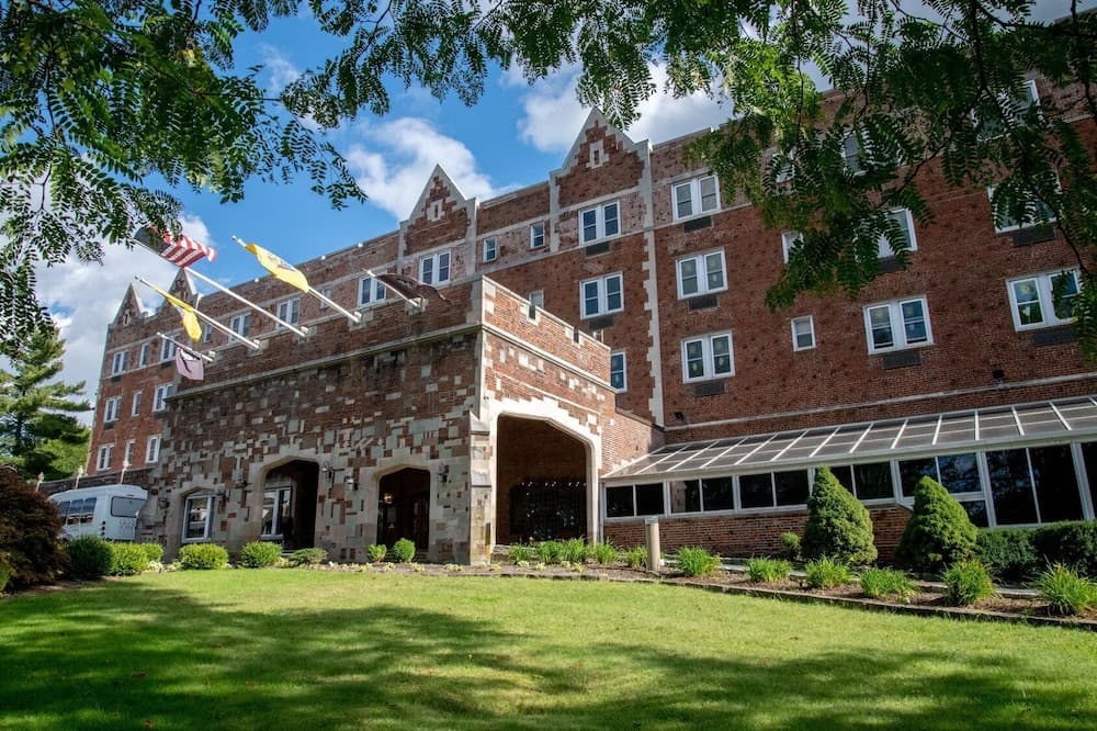 The Albion Summit featured exterior or lobby in Summit, NJ — similar hotel