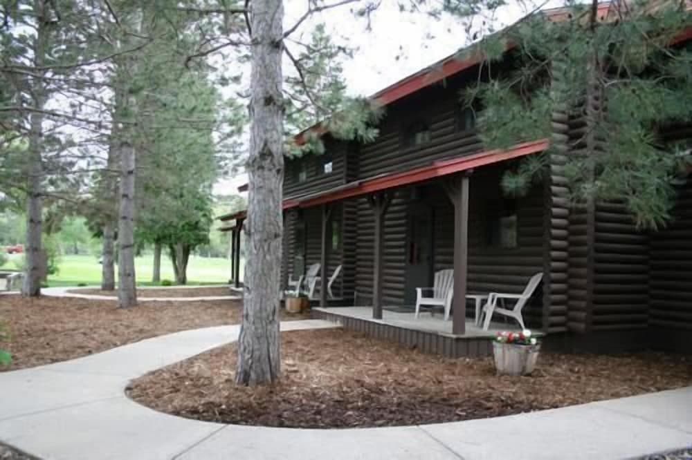 Pelican Greens featured exterior or lobby in Pequot Lakes, MN — similar hotel