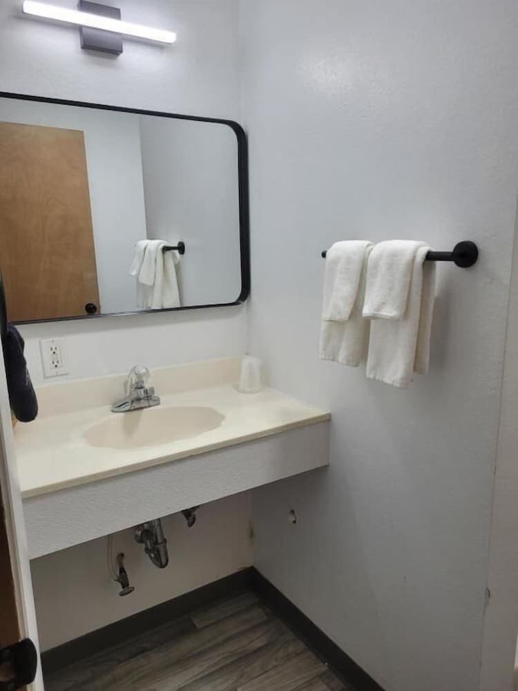 Lake Stop Resort property views in Buffalo, WY — gallery photo 3
