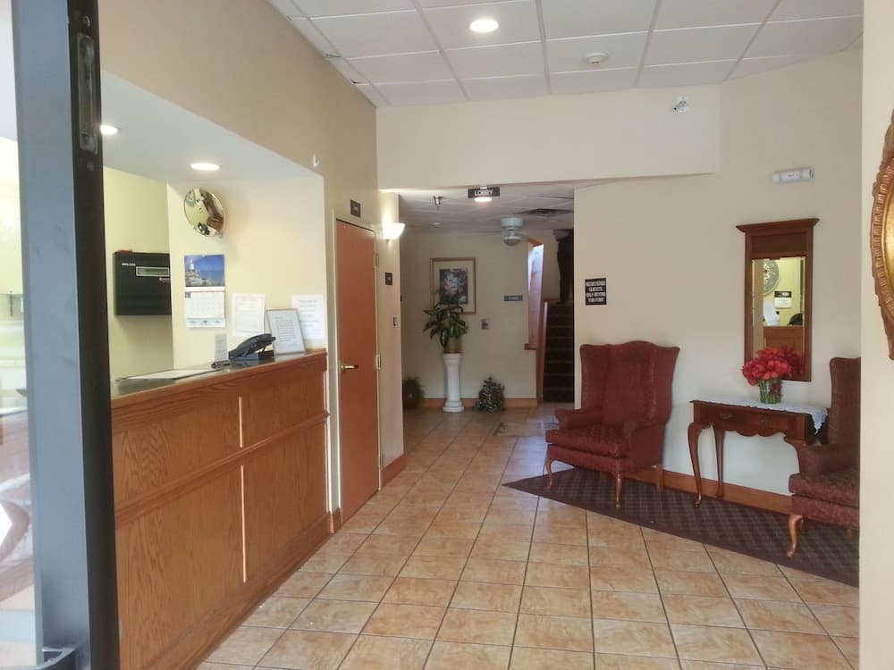 Super 8 by Wyndham Pascagoula interior in Pascagoula, MS — gallery photo 2