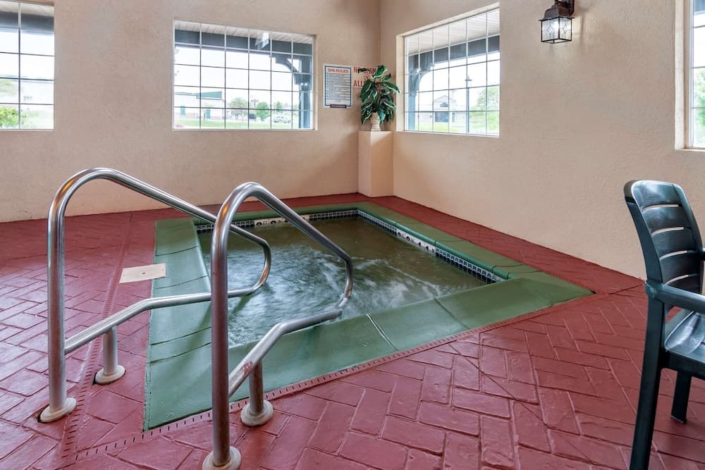 Comfort Inn Warrensburg Station property views in Warrensburg, MO — gallery photo 3