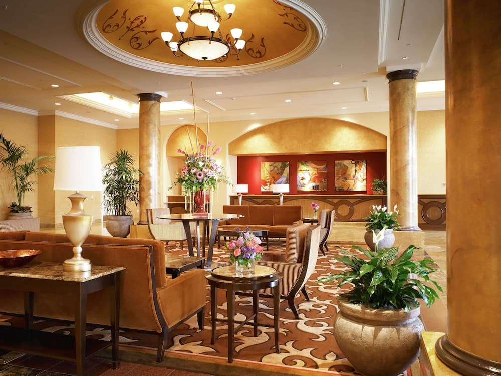 DoubleTree Suites by Hilton Anaheim Rsrt - Conv Cntr interior in Anaheim, CA — gallery photo 2