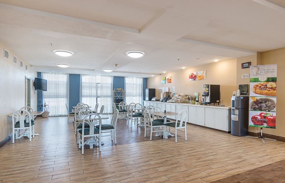 Quality Suites Temple I-35 interior in Temple, TX — gallery photo 2