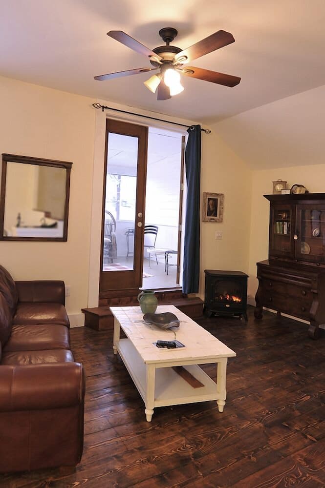 Hall House Hotel gallery photo in Dahlonega, GA — image 10