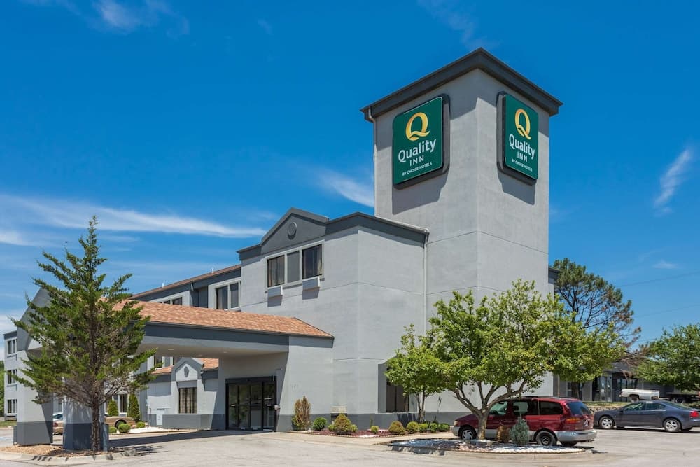 Quality Inn Lees Summit - Kansas City gallery photo in Lee's Summit, MO — image 12