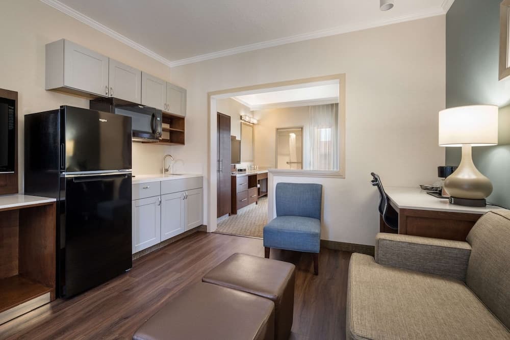 MainStay Suites John Wayne Airport by Choice Hotels gallery photo in Santa Ana, CA — image 59