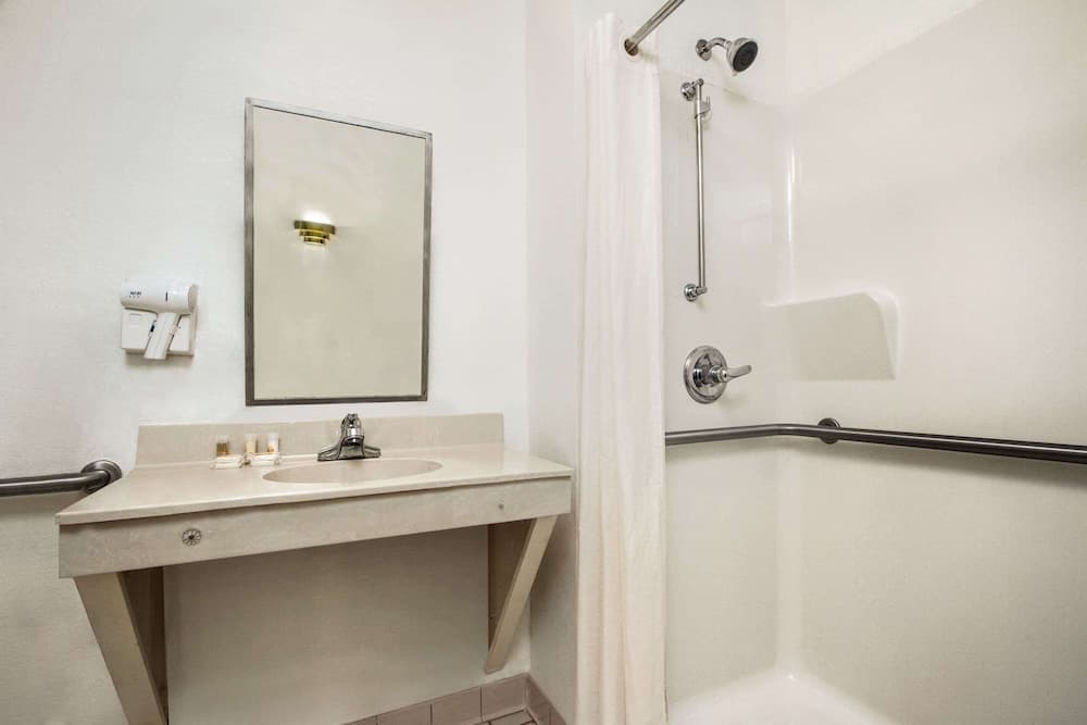 Days Inn by Wyndham Greenville South/Mauldin gallery photo in Mauldin, SC — image 72