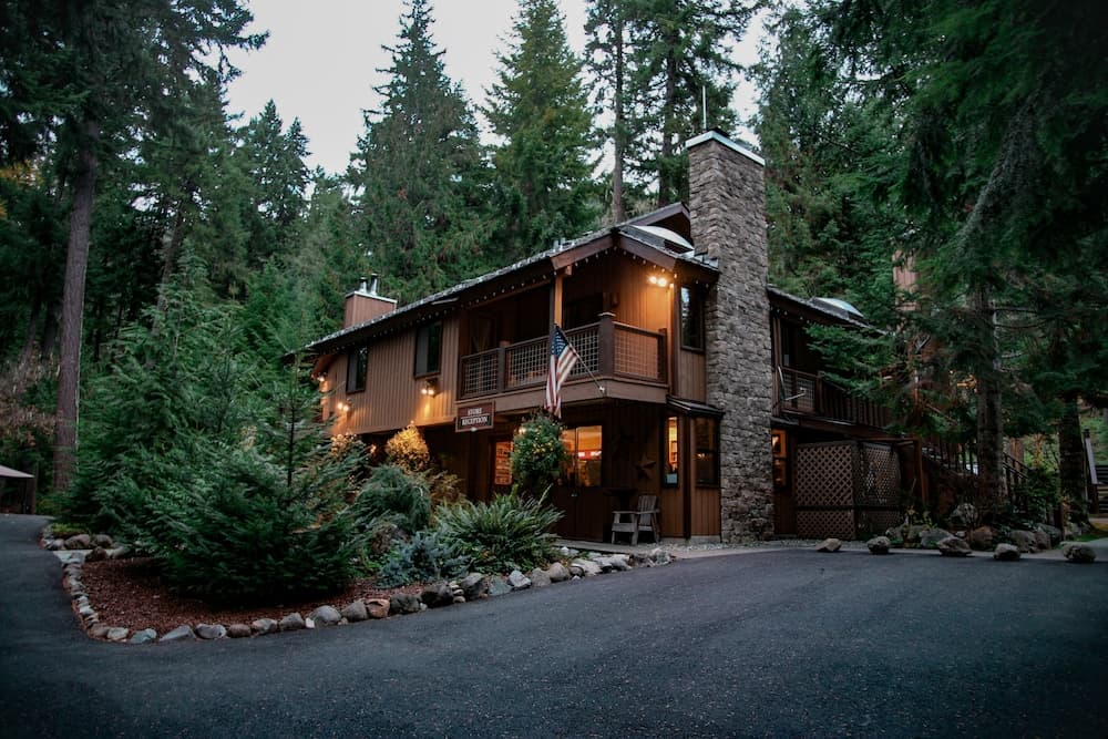 LOGE Alta Crystal featured exterior or lobby in Enumclaw, WA — similar hotel