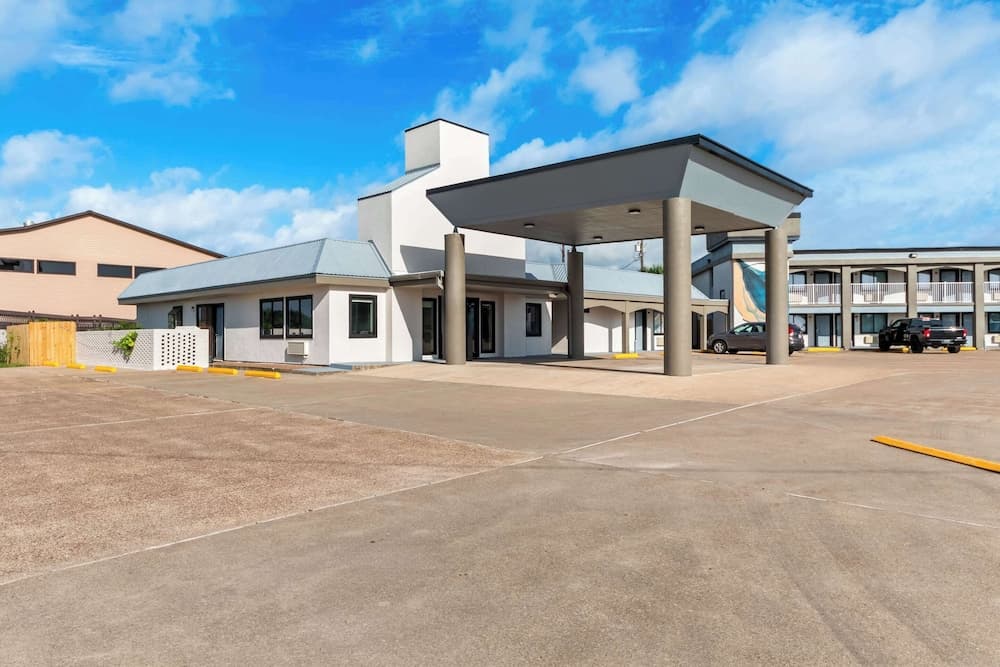 Quality Inn & Suites Port Lavaca near Lighthouse Beach — hotel in Port Lavaca, Texas