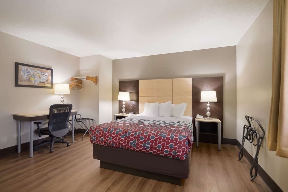 Econo Lodge Grand Forks near University interior in Grand Forks, ND — gallery photo 2