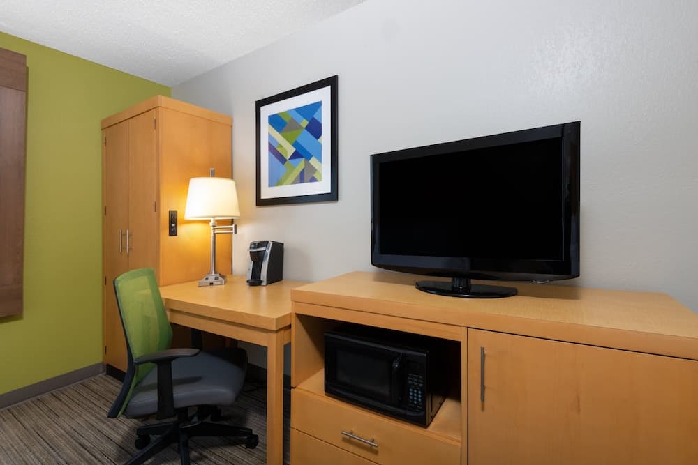 Holiday Inn Express & Suites Wheat Ridge-Denver West by IHG interior in Wheat Ridge, CO — gallery photo 2