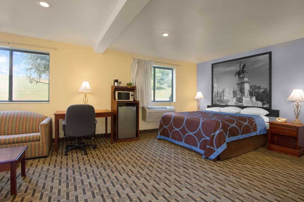 Super 8 by Wyndham Lynchburg VA gallery photo in Lynchburg, VA — image 8