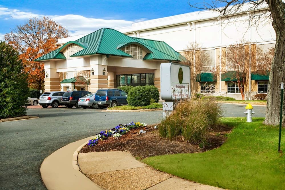 Clarion Hotel & Suites Convention Center Fredericksburg — hotel in Fredericksburg, Virginia
