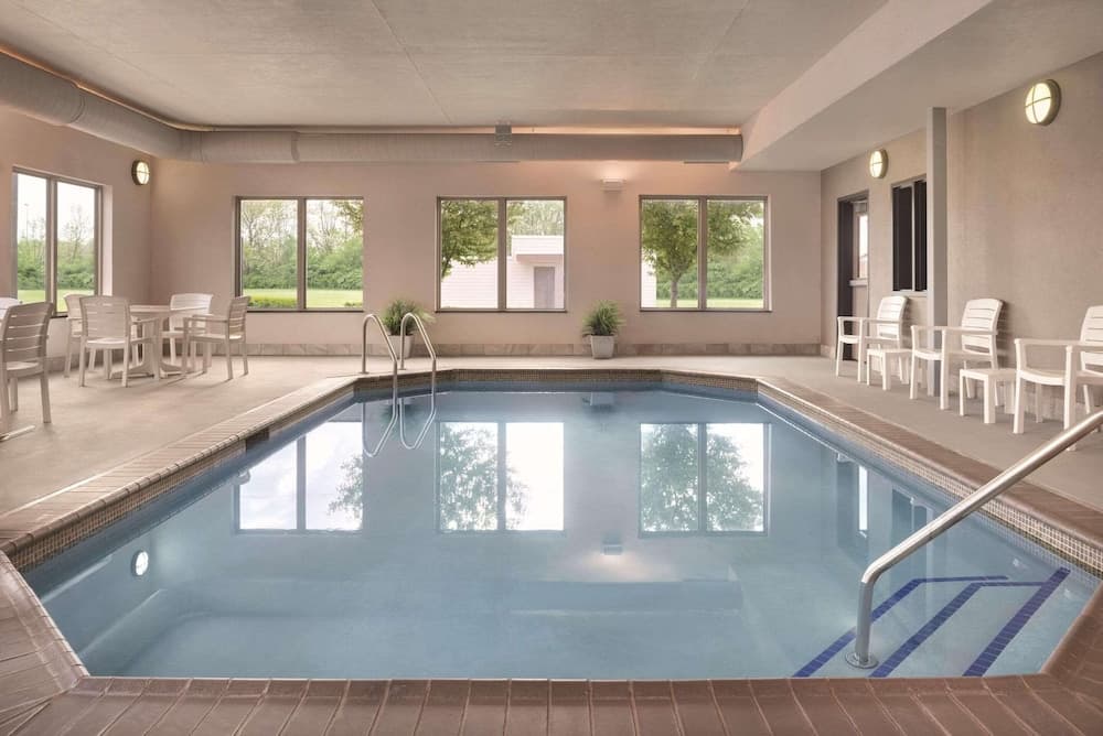Country Inn & Suites by Radisson, Springfield Southeast gallery photo in Springfield, IL — image 8