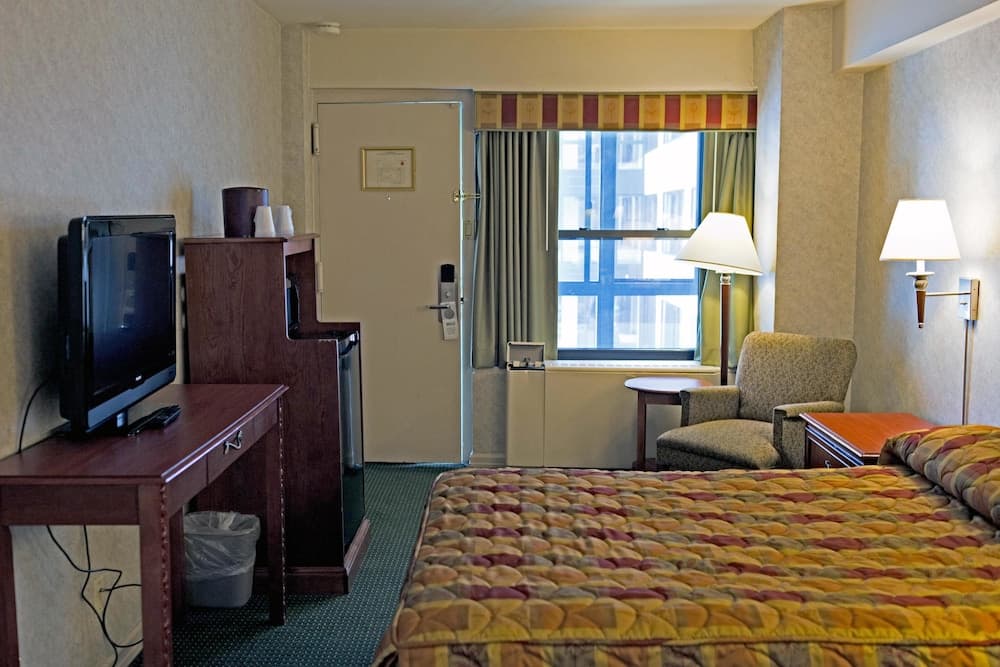 Travel Inn Hotel interior in New York, NY — gallery photo 2