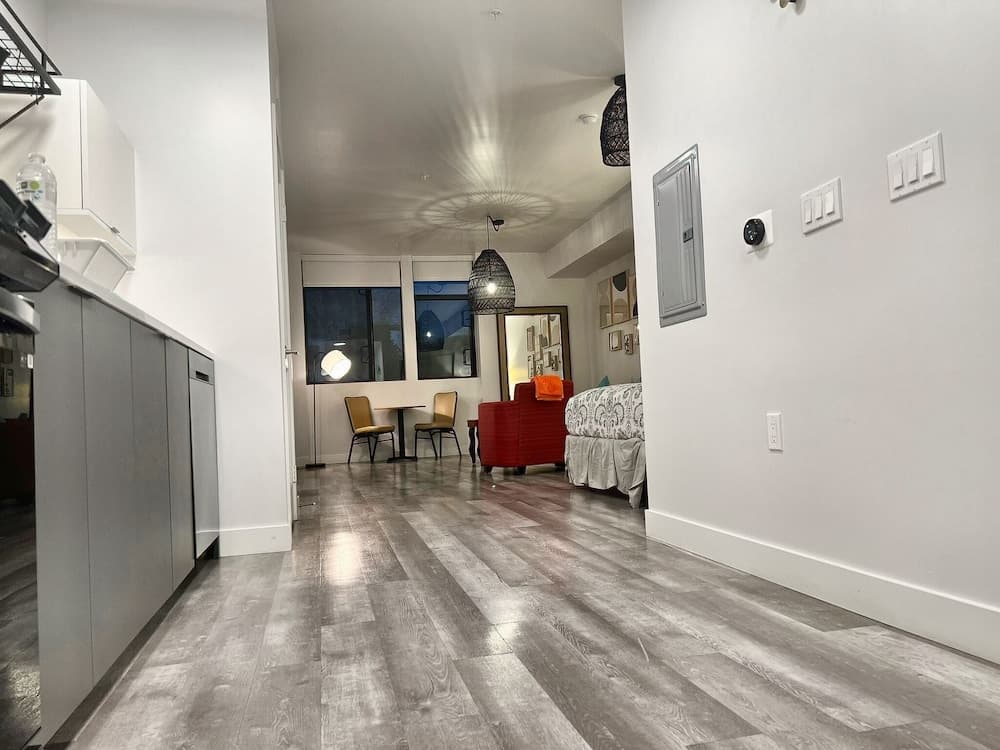 Melrose Rooftop Boutique Residences property views in Los Angeles, CA — gallery photo 3