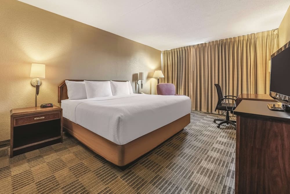 Ramada by Wyndham Fairfield NJ gallery photo in Fairfield — image 9