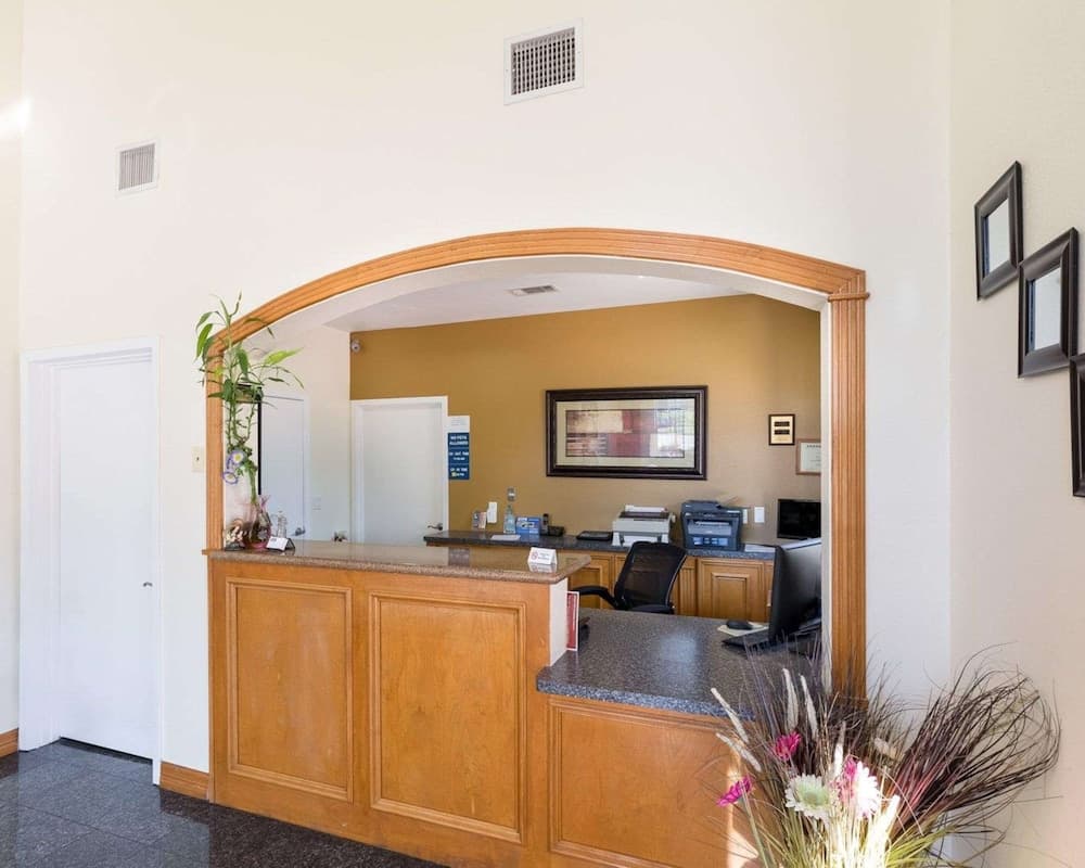 Rodeway Inn & Suites Humble IAH property views in Humble, TX — gallery photo 3