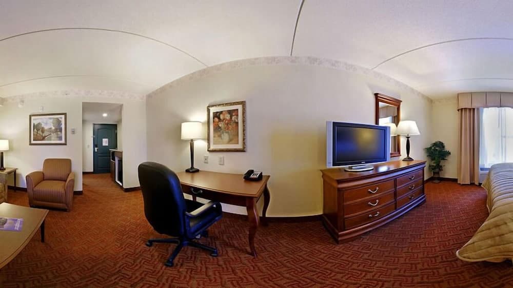 Spark by Hilton Woodbridge property views in Woodbridge, VA — gallery photo 3