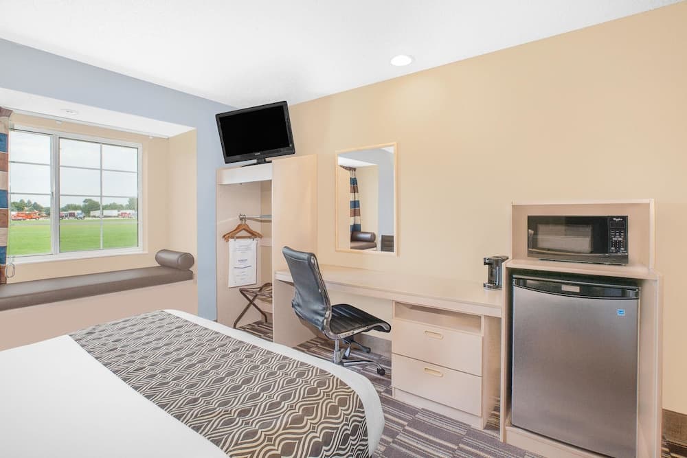 Microtel Inn & Suites By Wyndham Clear Lake property views in Clear Lake, IA — gallery photo 3