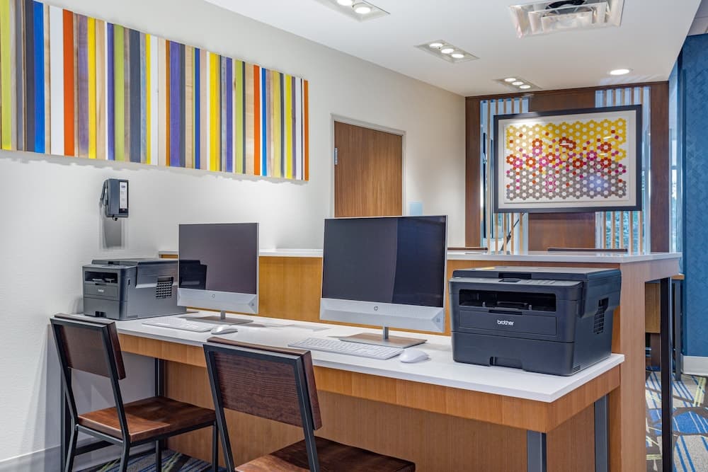 Holiday Inn Express & Suites Elkhart North by IHG gallery photo in Elkhart, IN — image 17