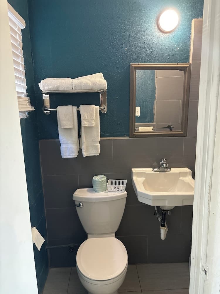 Budget Inn interior in Nocona, TX — gallery photo 2
