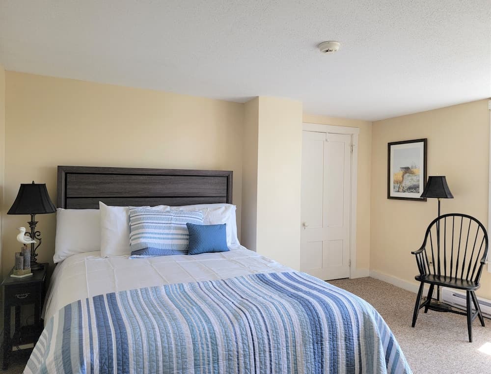 East Wind Inn on the Water interior in Tenants Harbor — gallery photo 2