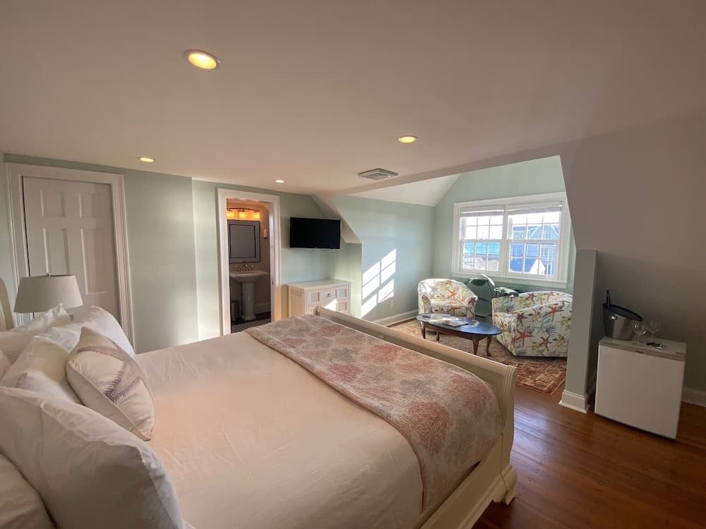 Beach Breeze Inn gallery photo in Falmouth, MA — image 92