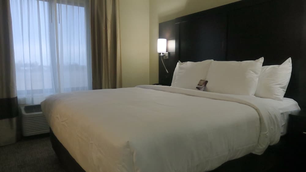 Comfort Inn & Suites Cedar Rapids CID Eastern Iowa Airport gallery photo in Cedar Rapids, IA — image 34