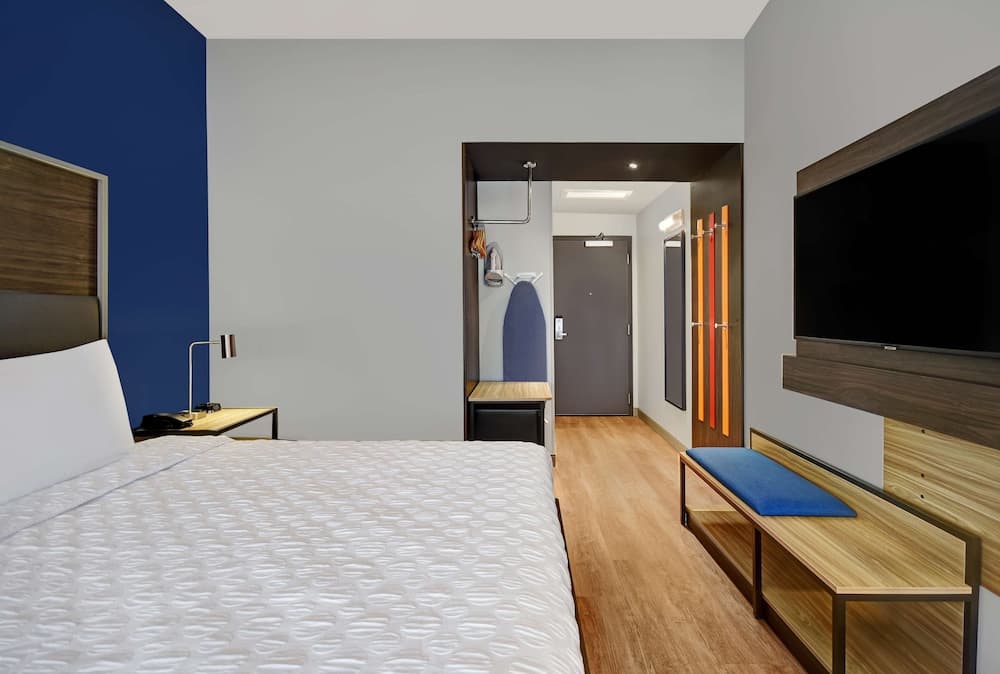 Tru By Hilton Troy Detroit, Mi interior in Troy, MI — gallery photo 2