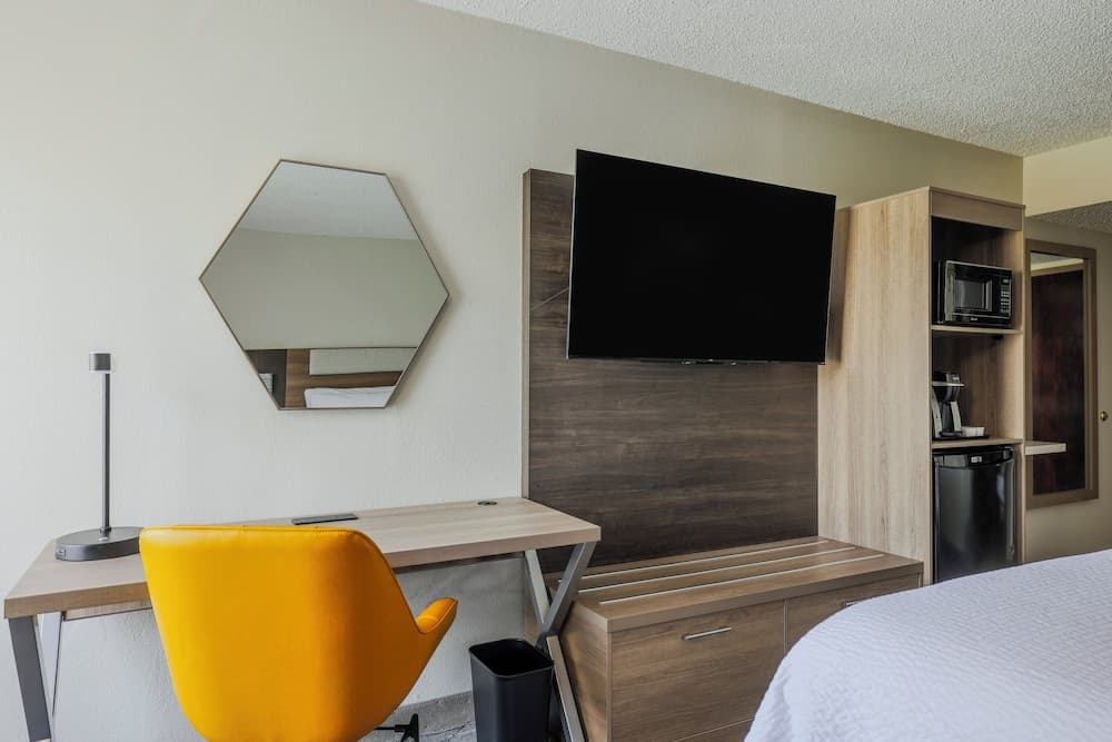 Holiday Inn Express Burlington by IHG property views in Burlington, NC — gallery photo 3