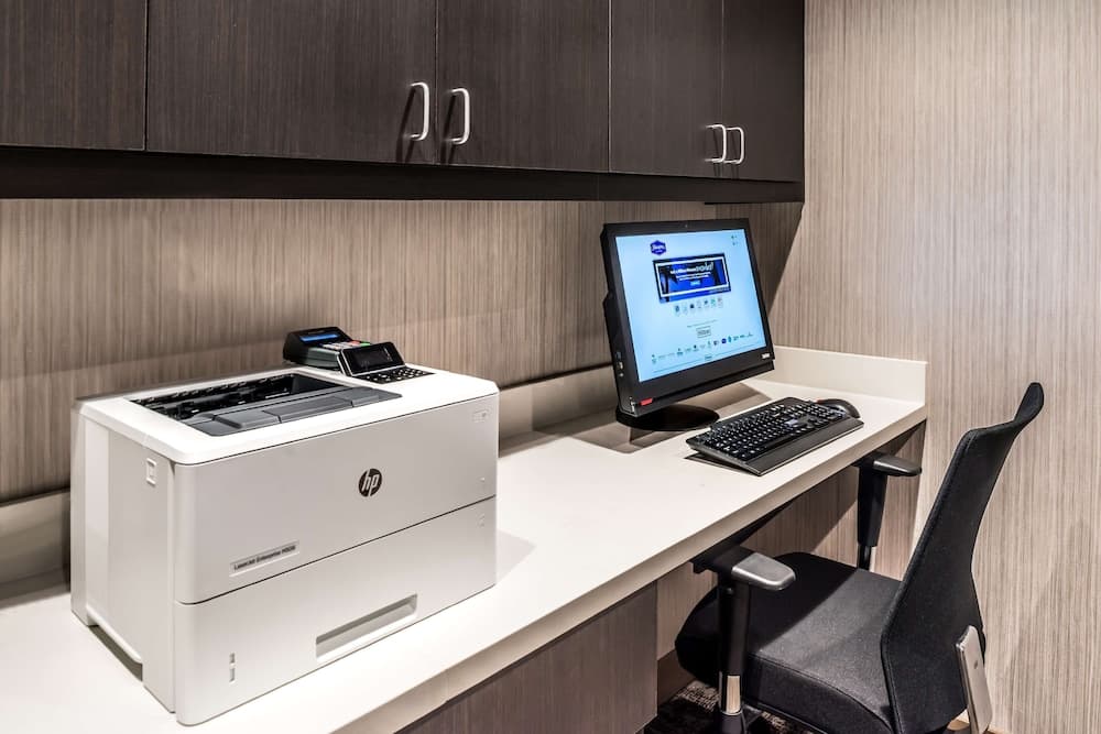 Hampton Inn & Suites Wixom gallery photo in Wixom, MI — image 37