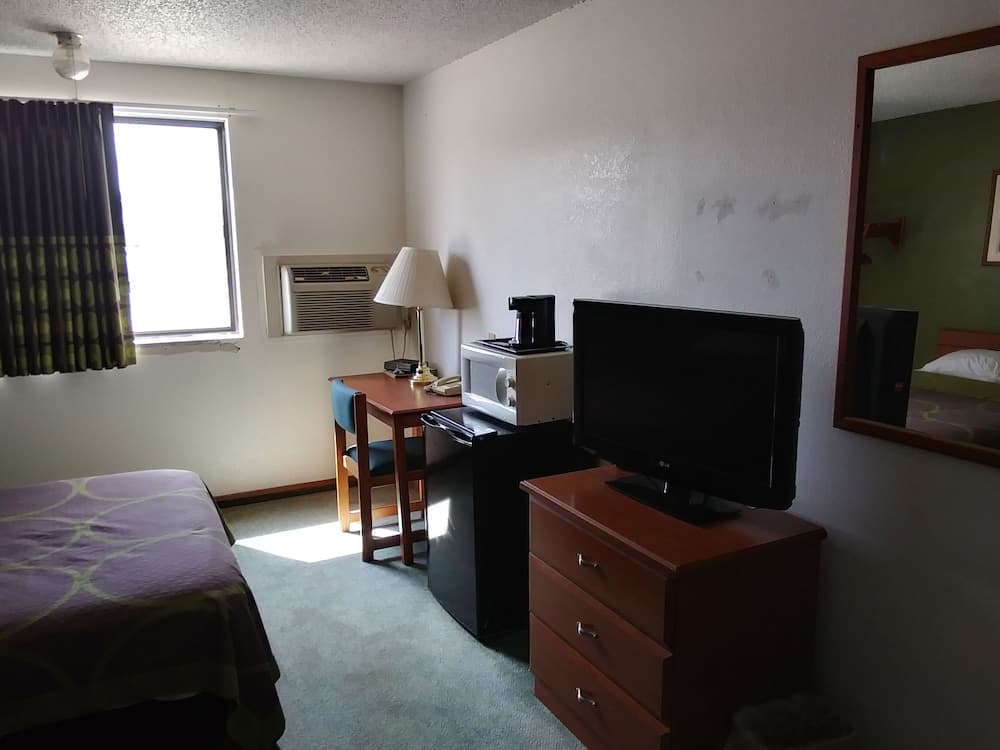 Capital O Amerihost Inn and Suites Kingdom City Hwy 54 MO property views in Kingdom City, MO — gallery photo 3