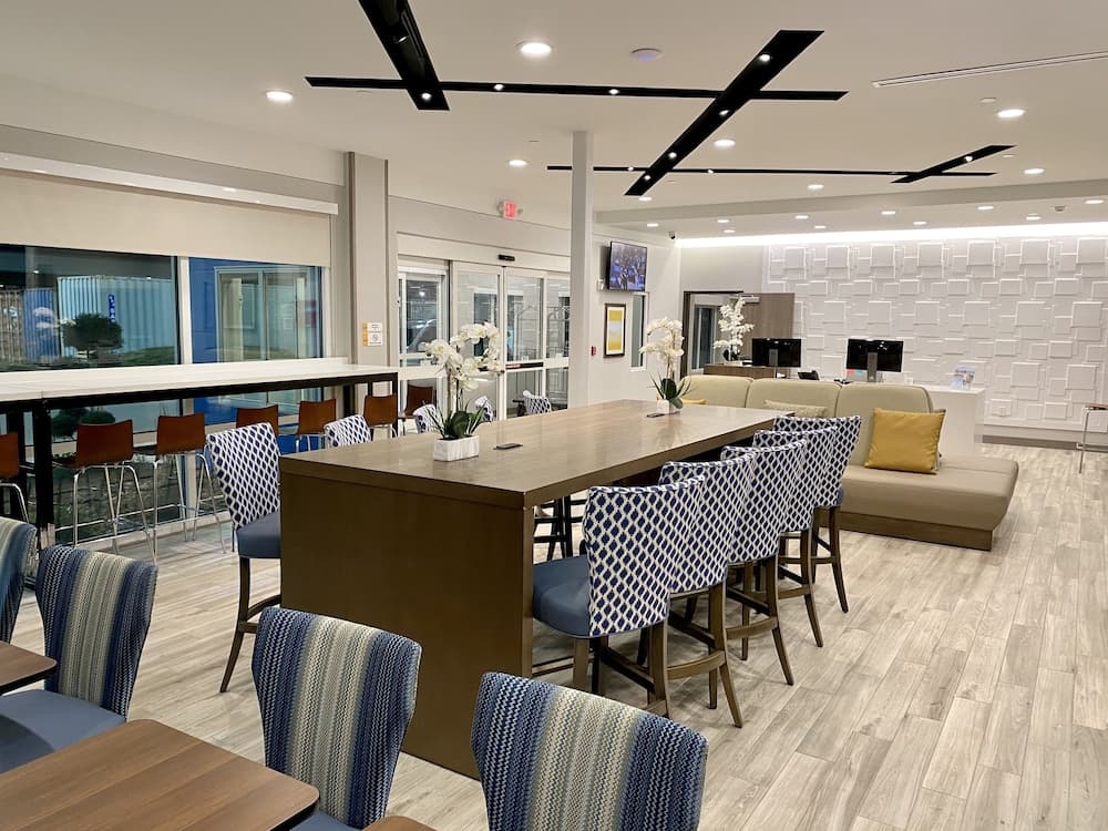 Days Inn & Suites by Wyndham Beaumont West / I-10 & Walden gallery photo in Beaumont, TX — image 18