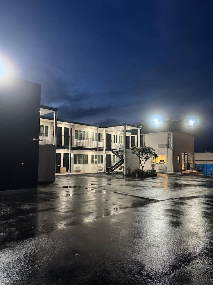 The Snoozzz Inn featured exterior or lobby in Eureka, CA — similar hotel