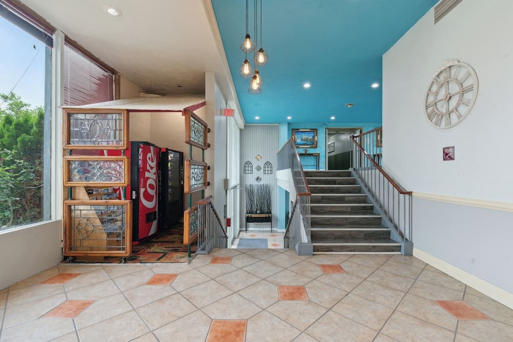Miami Suites Hotel gallery photo in Toledo, OH — image 10