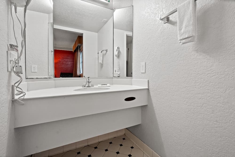 La Quinta Inn by Wyndham Costa Mesa / Newport Beach gallery photo in Costa Mesa, CA — image 11