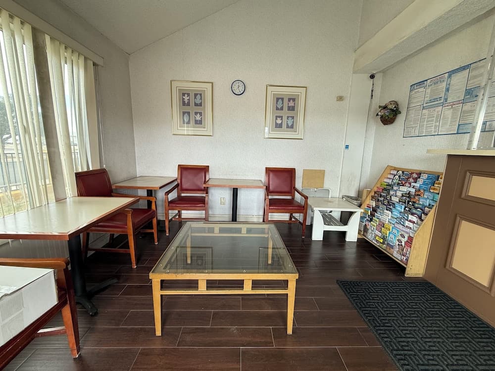 New Budget Inn gallery photo in Victorville, CA — image 31
